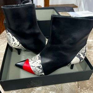 LIKE NEW VIC MATIE BOOTIES SIZE 38 IN BOX WITH DUSTBAGS